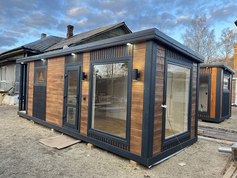 Перевозная баня в стиле сканди с дровяником 7х2,3 в Можайске